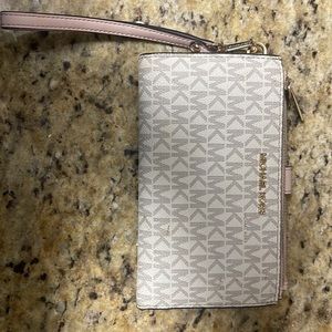 Rose gold Michael Kors Wallet used twice
